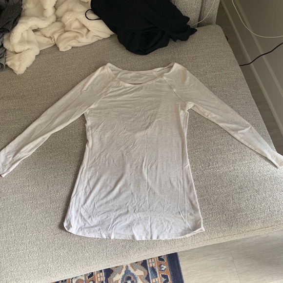 lululemon athletica Tops - Lululemon Physically Fit Long Sleeve size 4 lululemon athletica Tops - Lululemon Physically Fit Long Sleeve size 4